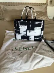 Bottega Veneta Arco Tote Large