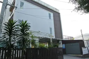 布吉岛拉蒂瑪公寓Rattima Apartment