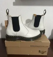 Dr. Martens Women’s 2976 YS Smooth Leather Chelsea Boots Sz 7
