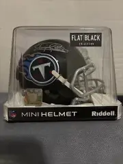 Derrick Henry Autographed Mini Helmet