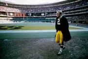 Pittsburgh Steelers QB Terry Bradshaw on sidelines during ga - 1971 Old Photo