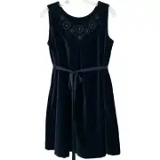 ANTHROPOLOGIE LITHE Velvet Tie Waist Dress W/Beaded Flower Appliqué in Black