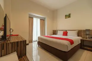紅多茲高級飯店 - 古農薩哈裡2號RedDoorz Premium @ Gunung Sahari 2