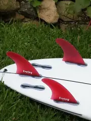 4.6" JF thruster fin set, ruby colour Pro Glass, FCSII compatible.