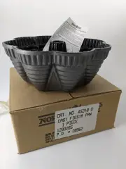 Nordic Ware Fiesta Party Pan Heavy Cast Aluminum Non Stick Bundt Cake Pan NEW