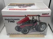 ERTL Tomy Case IH 7140 Magnum Tractor 2012 - 1/16 Scale Die-Cast Metal 16216A