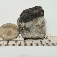 在飛比找Yahoo!奇摩拍賣優惠-祖母綠 36.5g 原礦 礦石 原石 教學 標本 小礦標 礦