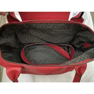 全新專櫃正品~LONGCHAMP LE PLIAGE CUIR小羊皮寬背帶折疊水餃包/斜背包(紅色M號)