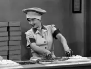 I Love Lucy Lucille Ball Chocolate Factory B/W 11x14 Photo