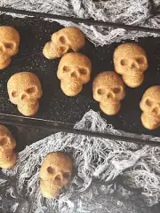 Nordic Ware 94948 Skull Bites Cakelet Pan New