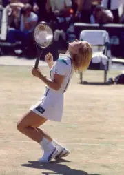 Martina Navratilova of the USA celebrates after defeating Steffi - Old Photo 1