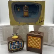 Brady Bunch Television Set Ceramic Salt & Pepper Shakers Set.
