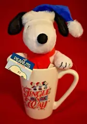 NWT Snoopy Plush with Hanger Clip in Jingle All the Way Coffee Cup Mug Peanuts