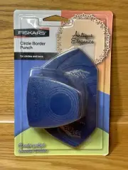 Fiskars Circle Border Punch for Circles and Arcs - Antique Elegance