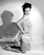 ACTRESS JOAN BRADSHAW PIN UP - 8X10 PUBLICITY PHOTO (MW795)