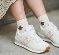 在飛比找Yahoo!奇摩拍賣優惠-New Balance 574 奶茶色 粉色 舒適 休閑慢跑