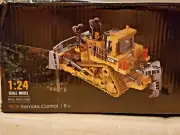 Track-Type Tractor 1:24 Scale Model Real Replicas 9CH Remote Control Sound Light