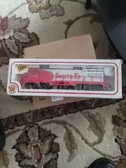 Santa Fe H.O. Scale locomotive #350 Bachmann red/gray *NEW*