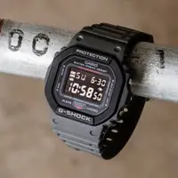 在飛比找PChome24h購物優惠-CASIO G-SHOCK 街頭軍事200米計時錶/灰/DW