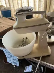 Vintage Hamilton Beach Scovill Stand Mixer Mount Biege Works With Pyrex Bowl