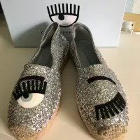 在飛比找蝦皮購物優惠-CHIARA FERRAGNI 全新 亮片眨眼 眼睛草編休閒