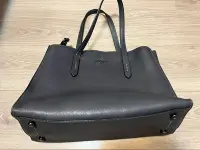 在飛比找Yahoo!奇摩拍賣優惠-COACH 25137 Carryall馬車Logo真皮側肩