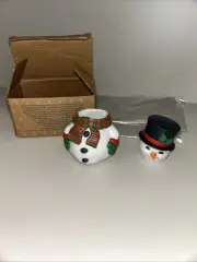 New In Box AVON VINTAGE CHRISTMAS TOP HAT SALT AND PEPPER SHAKER SNOWMAN