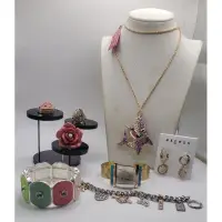 在飛比找蝦皮購物優惠-飾飾看 👀 Betsey Johnson..歐美品牌423.