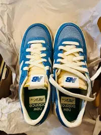 在飛比找Yahoo!奇摩拍賣優惠-人氣潮流 New Balance 復古CRT300 海水藍麂