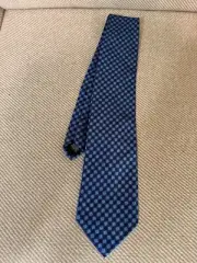 Geoffrey Beene 58” Men’s Tie 100% Silk Hand Made In China Blue Navy geometric