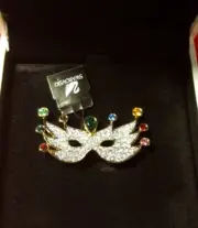 WITH TAG ◇ SIGNED ◇ SWAN SWAROVSKI PAVE MASK BROOCH PIN IN ORIGINAL BOX