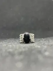 Handmade Native American Navajo black onyx Sterling Silver Ring Size 8