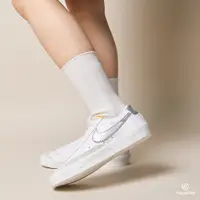在飛比找蝦皮商城優惠-Nike Blazer Low 77 女 白銀 運動 滑板 