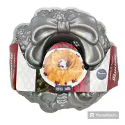 NEW Nordic Ware Christmas Holiday Wreath Bundt Pan. Non Stick Made in USA