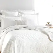Renee Taylor Scallop Jacquard Coverlet w/ 2x Pillowcases Set Pearl