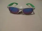 Unisex Foster Grant Sunglasses White/ Green Stem Mirror 100% UVA/UVB NEW