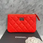 全新真品 CHANEL 2.55 螢光橘 荔枝 牛皮 銀扣 一字 拉鍊 零錢 萬用包 A82724 現貨