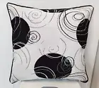 Indoor/Outdoor Cushion Circle Pattern White/Black