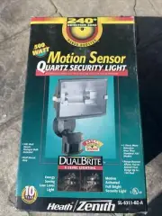New Heath/Zenith SL-5311–BZ-A Motion Sensor Quartz 500 Watt Security Light