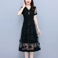 在飛比找momo購物網優惠-【KVOLL】玩美衣櫃網紗洋裝刺繡拼接黑色浪漫連身裙L-5X