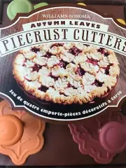 William Sonoma Autumn Leaf Cookie Cutters, New in Box