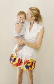 Actress Kelly Rutherford daughter Helena at a fitting wearing Sus- 2010 Photo 2