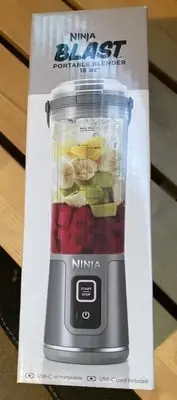NEW *** Ninja Blast 18 oz. Portable Blender Silver With Vessel Cap & Blade Cover