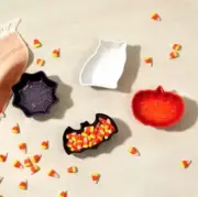 Le Creuset Halloween Mini Dishes Set of 4 Stoneware Pumpkin Web Owl Bat NIB