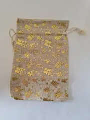 Mini Christmas drawstring gift bag with gold gift pattern