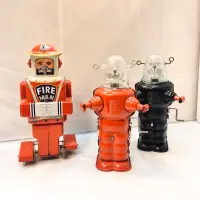 在飛比找蝦皮購物優惠-發條玩具 鐵皮玩具 消防員 雙色手搖機器人 古早味 送禮 收