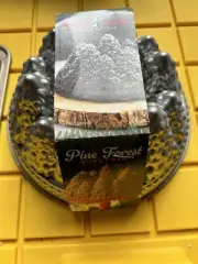 Nordic Ware Pine Forest Bundt Pan (Brand New)