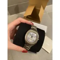 在飛比找蝦皮購物優惠-正品DKNY 陶瓷晶鑽手錶 三眼錶 珍珠貝殼面 不鏽鋼錶帶
