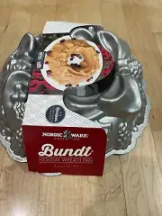 Nordic Ware Bundt Holiday Wreath Pan