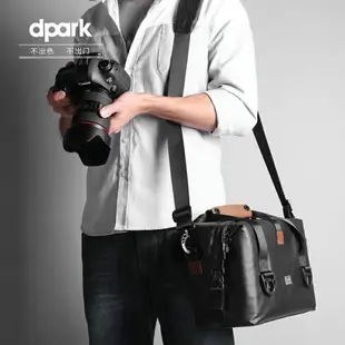 相機包 dpark單反相機包單肩大容量防水男女微單適用于佳能尼康專業斜挎攝影包M6M100M5080D200D 夏洛特居家名品